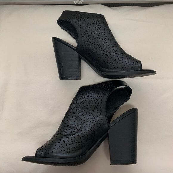 Jessica Cline Black Laser Cut Chunky Heels Size 8 - Picture 1 of 7